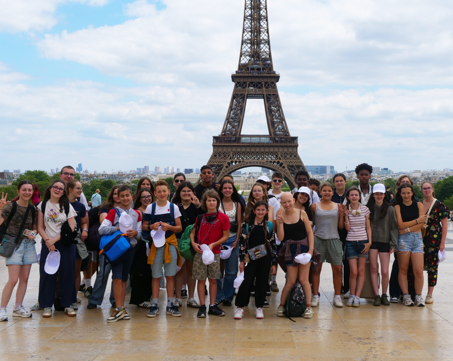 Les CDJ au Trocadero devant la Tour Eiffel
